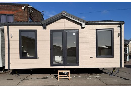 LOVE HOLIDAY HOMES DAYROOM / SITE OFFICE - 20X12FT 